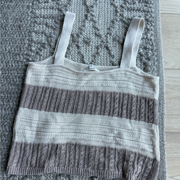 Nicola Splendid Sweater Tank - Picture 5 of 6